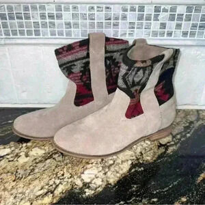 Toms Laurel Ankle Boots Desert Suede Tribal Wool,  Aztec Booties Womens Size 6!